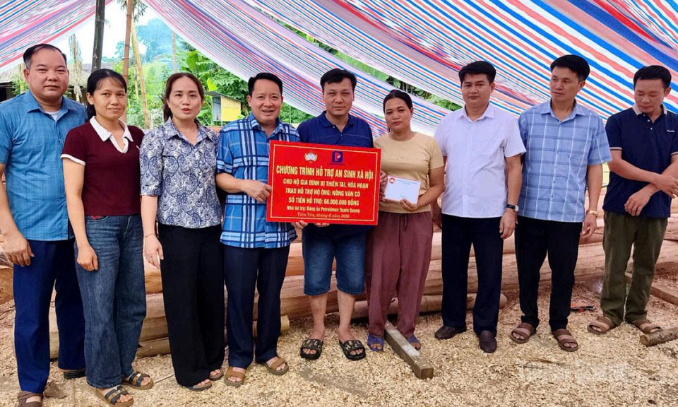 Petrolimex Tuy&ecirc;n Quang hỗ trợ c&aacute;c hộ d&acirc;n bị thiệt hại do hỏa hoạn tại x&atilde; Ti&ecirc;n Y&ecirc;n