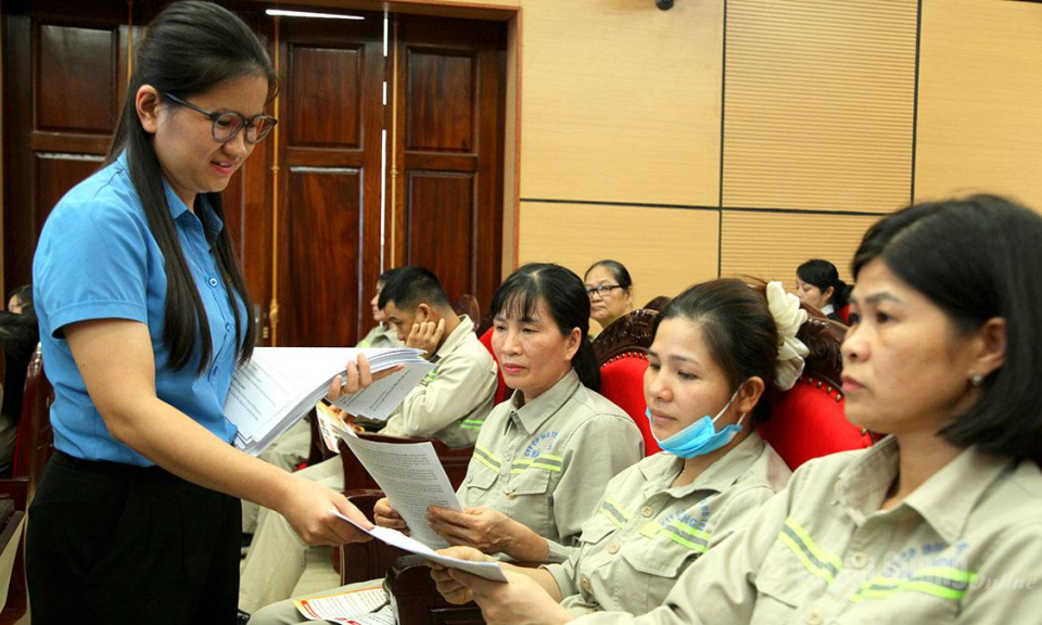 Đưa ph&aacute;p luật về ma t&uacute;y đến gần đo&agrave;n vi&ecirc;n, người lao động