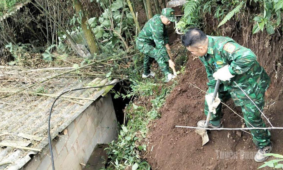Lực lượng Bi&ecirc;n ph&ograve;ng, Qu&acirc;n sự gi&uacute;p người d&acirc;n x&atilde; Sơn Vĩ khắc phục sạt lở