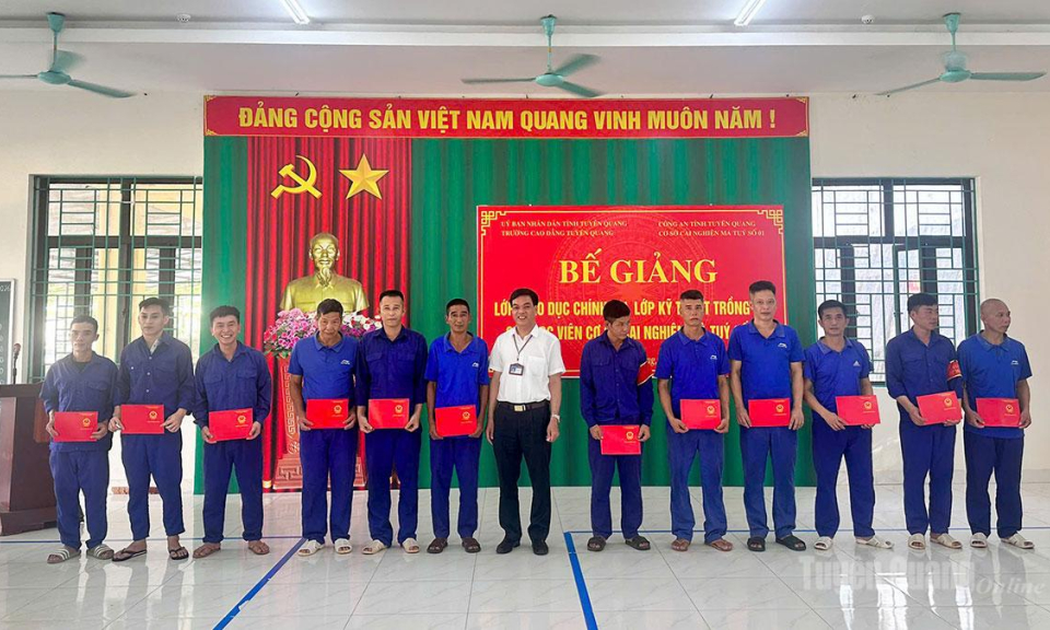 Gi&aacute;o dục ch&iacute;nh trị v&agrave; dạy nghề cho học vi&ecirc;n cai nghiện ma t&uacute;y