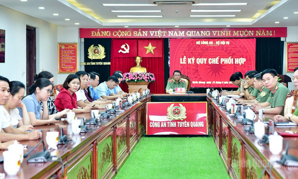 K&yacute; kết Quy chế phối hợp trong c&ocirc;ng t&aacute;c bảo đảm an ninh, trật tự v&agrave; quản l&yacute; nh&agrave; nước lĩnh vực nội vụ