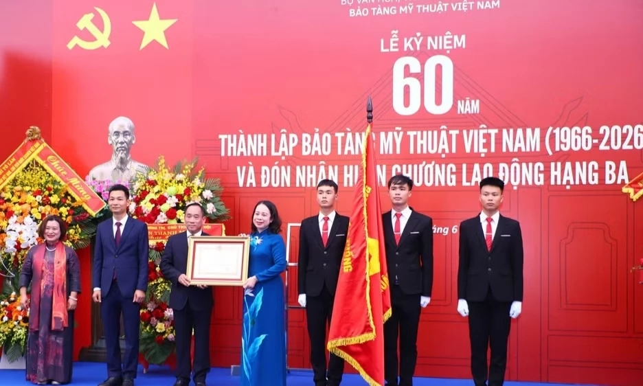 Bảo t&agrave;ng Mỹ thuật Việt Nam đ&oacute;n nhận Hu&acirc;n chương Lao động hạng Ba