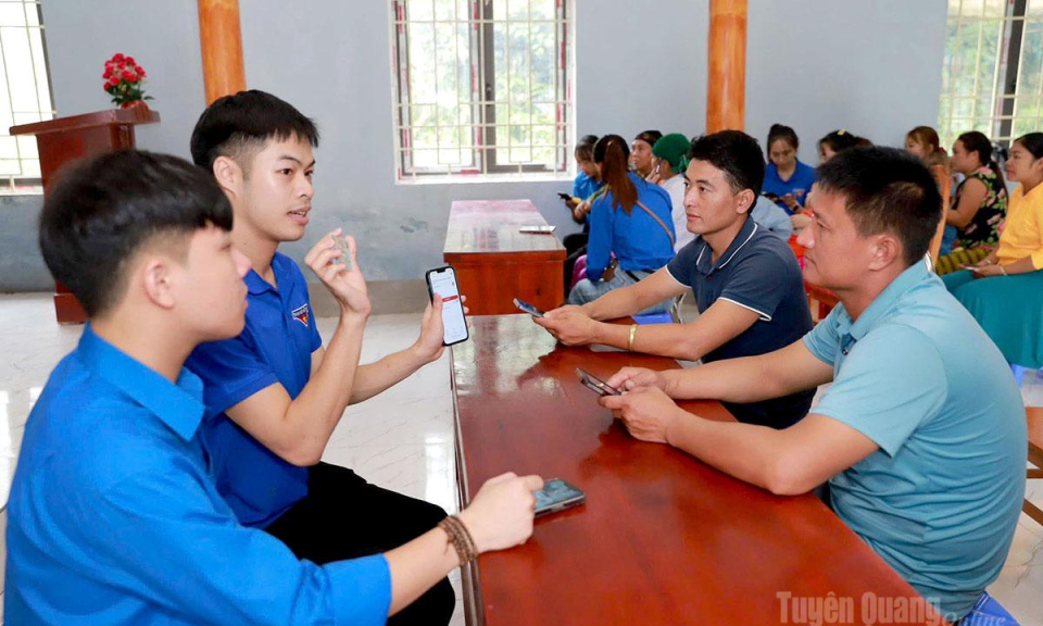 Tuổi trẻ thắp lửa bi&ecirc;n cương