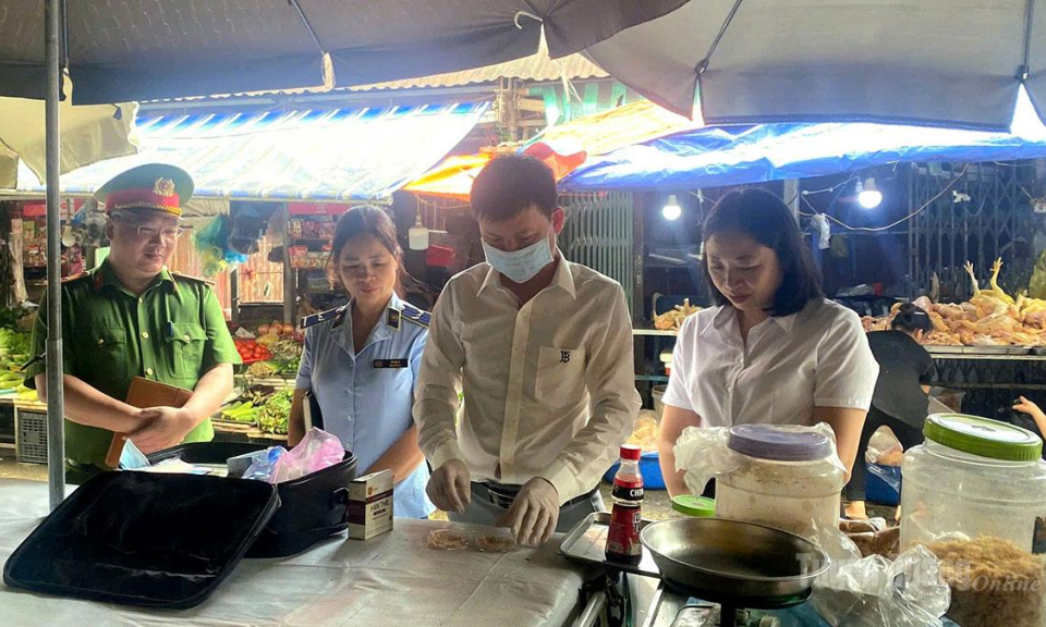 Hiểm họa từ bữa ăn &ldquo;h&aacute;i lượm&rdquo;