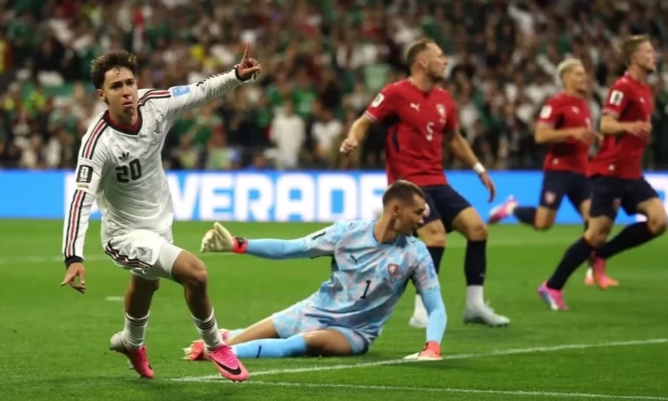 Mexico to&agrave;n thắng v&ograve;ng bảng, Nam Phi lần đầu v&agrave;o v&ograve;ng knock-out