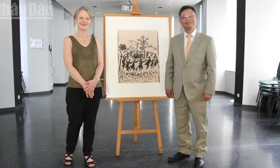 Trưng b&agrave;y bức họa của Picasso mừng h&ograve;a b&igrave;nh lập lại ở Việt Nam