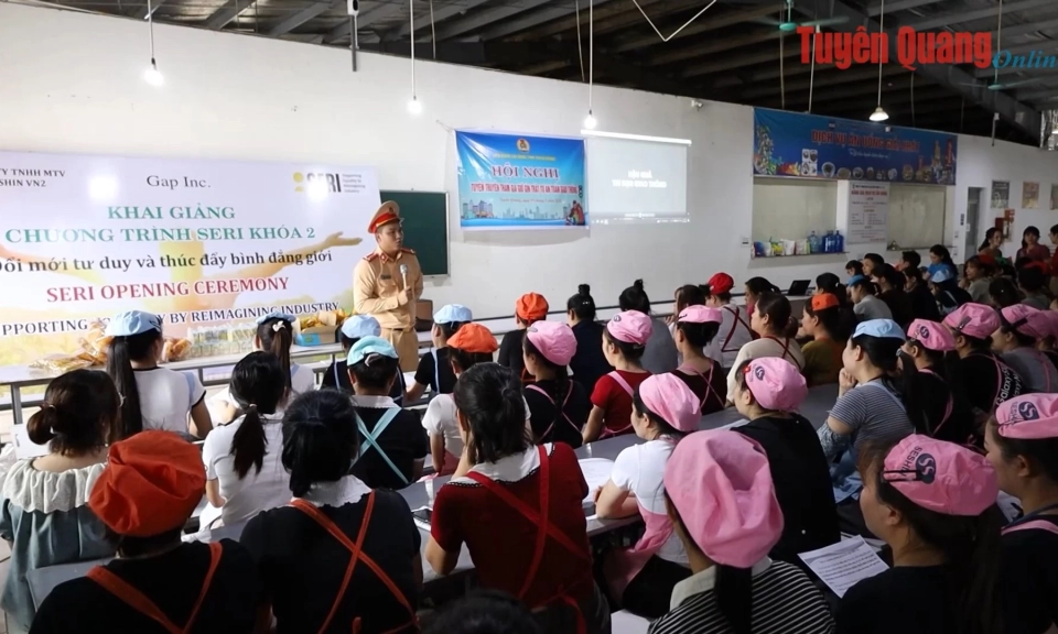 X&acirc;y dựng h&agrave;nh trang ph&aacute;p luật để bảo vệ người lao động