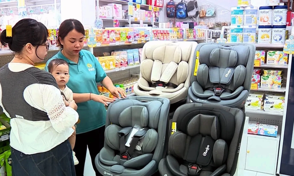 Thị trường ghế &ocirc; t&ocirc; trẻ em trước ng&agrave;y quy định bắt buộc c&oacute; hiệu lực: Vừa mừng vừa lo