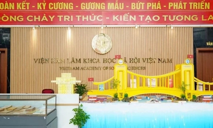 Ph&aacute;t huy vai tr&ograve; của tạp ch&iacute; khoa học x&atilde; hội trong bảo vệ nền tảng tư tưởng của Đảng
