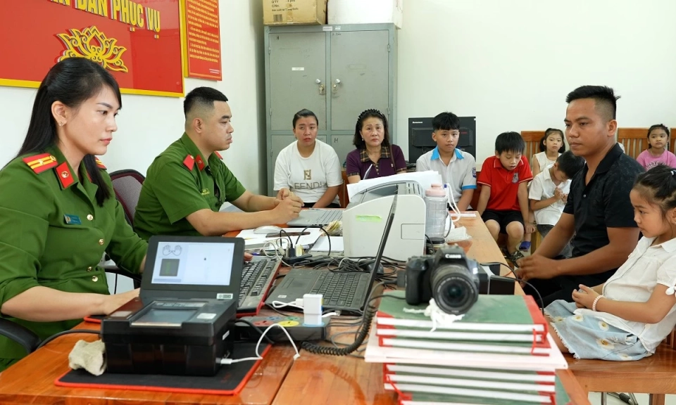 Cao điểm cấp căn cước c&ocirc;ng d&acirc;n v&agrave; định danh điện tử mức độ 2