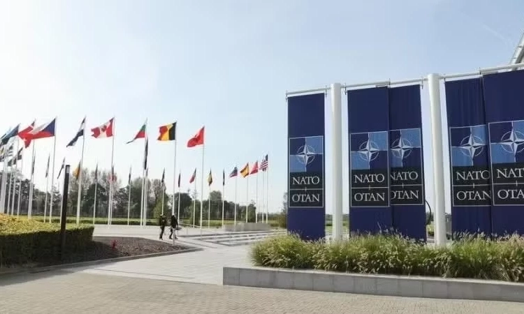 Ch&acirc;u &Acirc;u củng cố quan hệ đối t&aacute;c quốc ph&ograve;ng