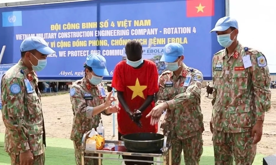 Chiến sĩ mũ nồi xanh Việt Nam chung tay ph&ograve;ng chống dịch Ebola tại Abyei