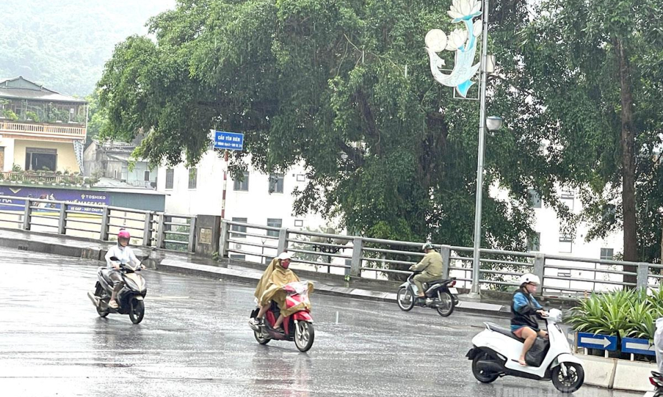 Cảnh b&aacute;o mưa lớn, d&ocirc;ng lốc v&agrave; nguy cơ thi&ecirc;n tai cục bộ