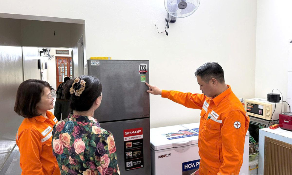 C&ocirc;ng ty Điện lực Tuy&ecirc;n Quang tăng cường tuy&ecirc;n truyền sử dụng thiết bị tiết kiệm điện, tiết kiệm năng lượng