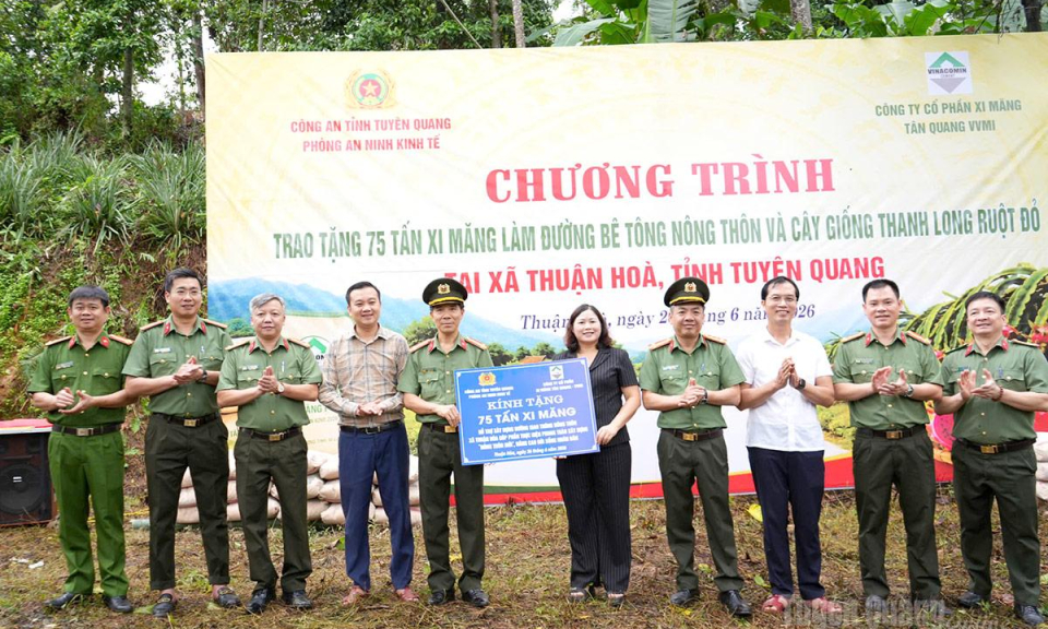 Chương tr&igrave;nh thiện nguyện "Đo&agrave;n kết &ndash; Sẻ chia &ndash; Lan tỏa y&ecirc;u thương"