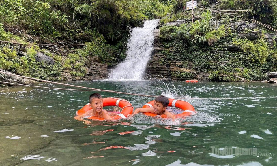 M&ugrave;a h&egrave; l&agrave;nh mạnh cho trẻ