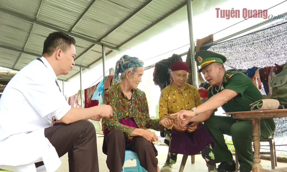 Thầy thuốc qu&acirc;n h&agrave;m xanh &ndash; Điểm tựa y tế v&ugrave;ng bi&ecirc;n