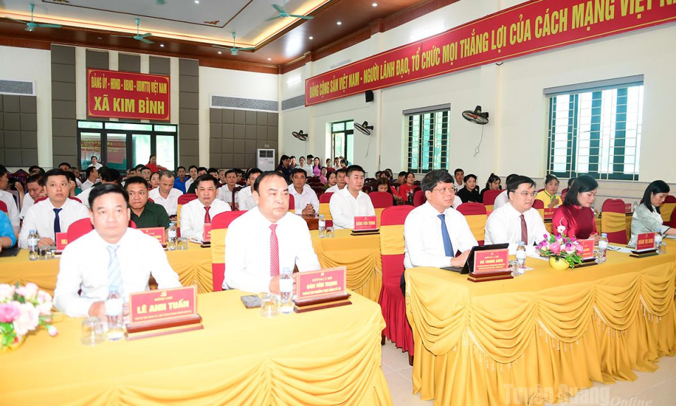 Ph&oacute; Chủ tịch Thường trực Ủy ban MTTQ Việt Nam tỉnh H&agrave; Trung Ki&ecirc;n dự c&ocirc;ng bố quyết định sắp xếp th&ocirc;n tại x&atilde; Kim B&igrave;nh v&agrave; Tri Ph&uacute;