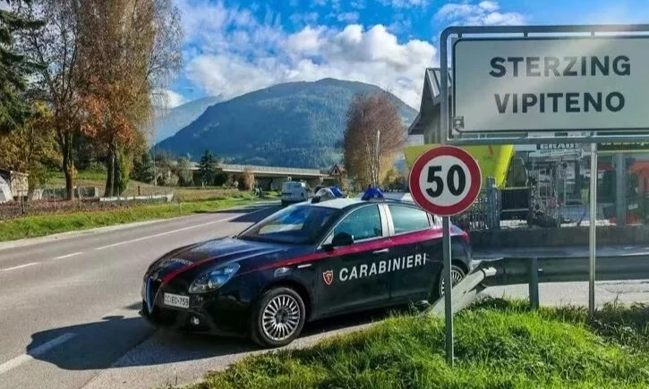Sạt lở lớn tại Italy, hơn 100 du kh&aacute;ch mắc kẹt