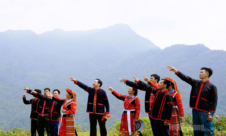 Người P&agrave; Thẻn giữ m&agrave;u xanh rừng đầu nguồn My Bắc