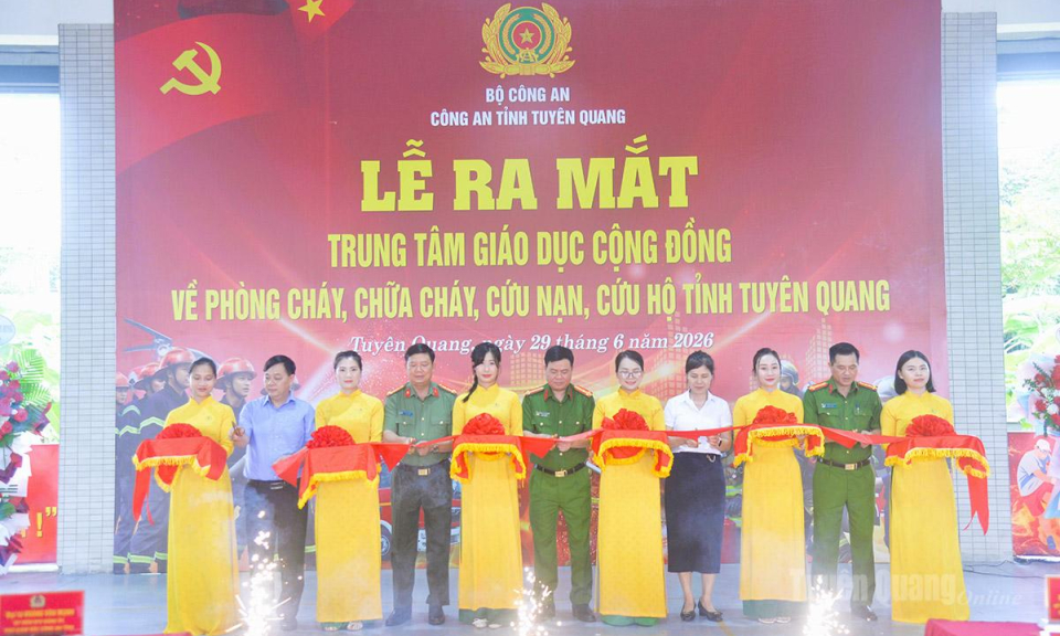 Ra mắt Trung t&acirc;m gi&aacute;o dục cộng đồng về ph&ograve;ng ch&aacute;y, chữa ch&aacute;y v&agrave; cứu nạn, cứu hộ tỉnh