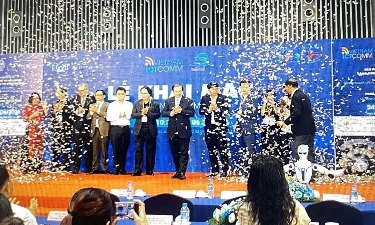 Doanh nghiệp vận h&agrave;nh tr&ecirc;n nền tảng AI &ndash; Tương lai của chuyển đổi số