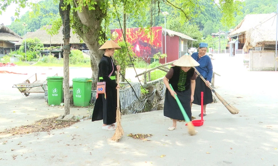 Ph&aacute;t triển du lịch gắn với bảo vệ m&ocirc;i trường