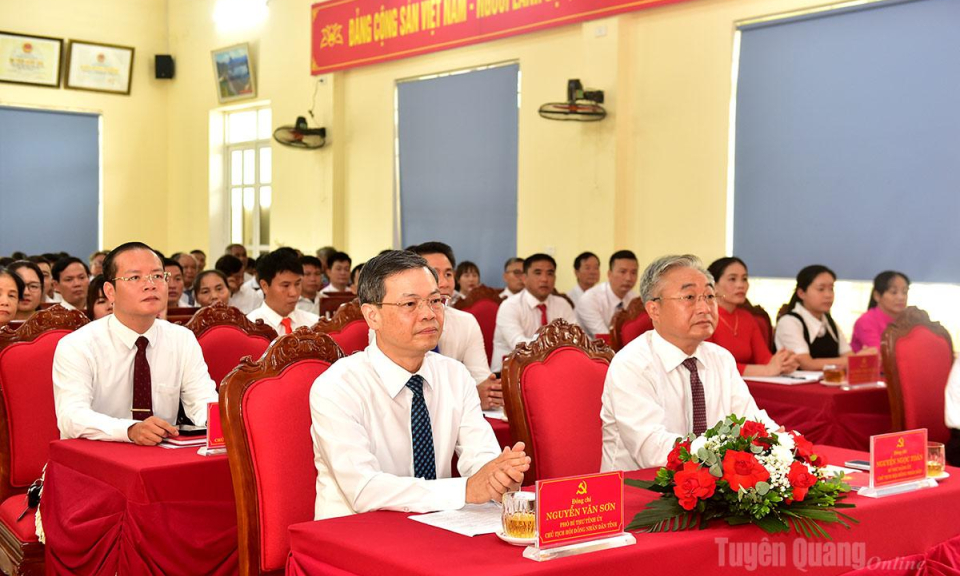 Chủ tịch HĐND tỉnh Nguyễn Văn Sơn dự Hội nghị c&ocirc;ng bố sắp xếp, tổ chức lại th&ocirc;n tại x&atilde; Th&aacute;i B&igrave;nh