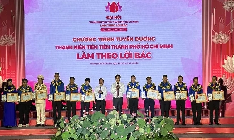 Th&agrave;nh phố Hồ Ch&iacute; Minh tuy&ecirc;n dương 329 thanh ni&ecirc;n ti&ecirc;n tiến l&agrave;m theo lời B&aacute;c