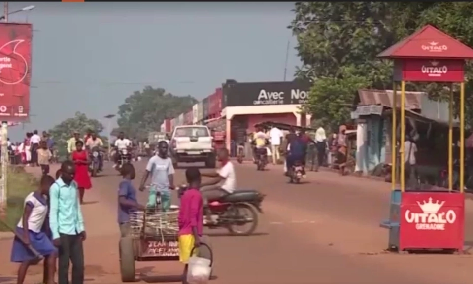 Congo cấm tụ tập đ&ocirc;ng người để ngăn dịch Ebola l&acirc;y lan