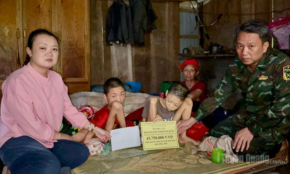 Trao hơn 71 triệu đồng hỗ trợ hai anh em khuyết tật ở x&atilde; Th&ocirc;ng Nguy&ecirc;n