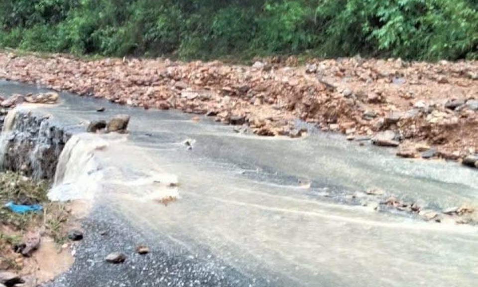 UBND tỉnh y&ecirc;u cầu c&aacute;c địa phương chủ động ứng ph&oacute; với mưa, lũ, sạt lở đất