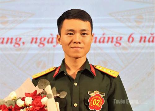 đồng chí  Vùi Xuân Thanh, Chính trị viên  phó Ban  Chỉ huy Quân sự  xã Đồng Văn.