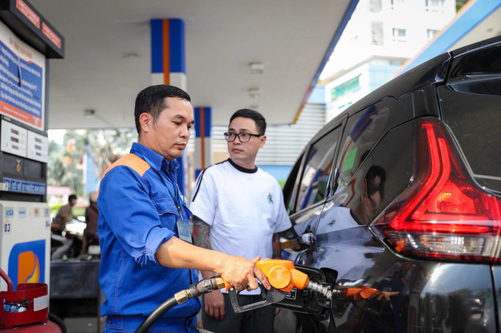 Điều chỉnh giá xăng dầu từ 0h ngày 1/7- Ảnh 1.