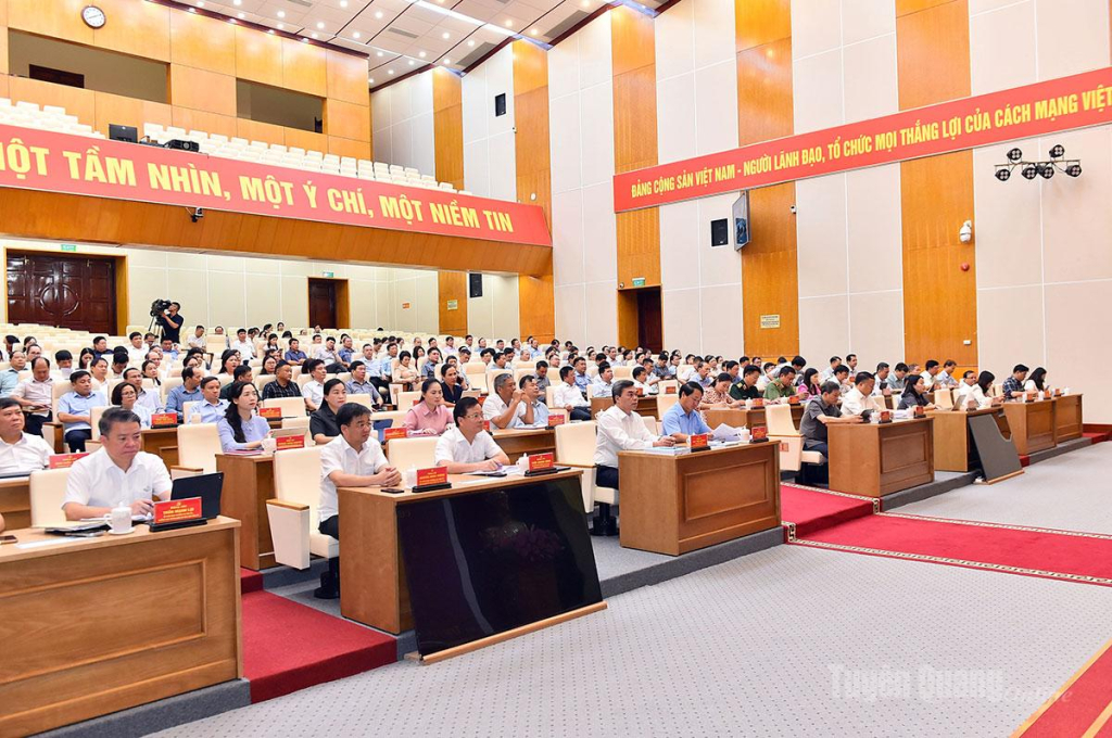 Quang cảnh hội nghị tại điểm cầu Tuyên Quang.