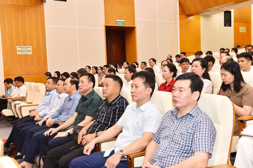 Các đại biểu dự hội nghị.