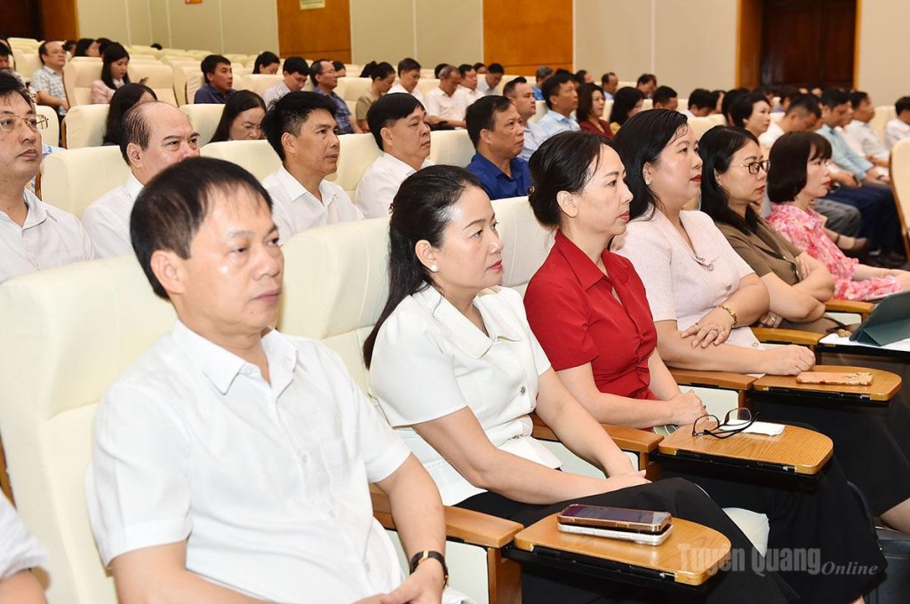 Các đại biểu dự hội nghị.