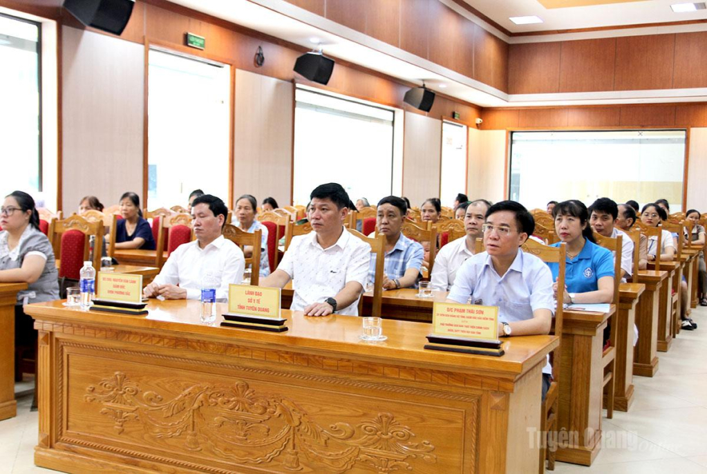 Các đại biểu dự hội nghị.