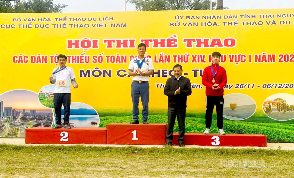 Anh Triệu Tống Giang đoạt Huy chương Vàng ở nội dung thi cà kheo tại Hội thi thể thao các dân tộc thiểu số toàn quốc lần thứ XIV, khu vực I.