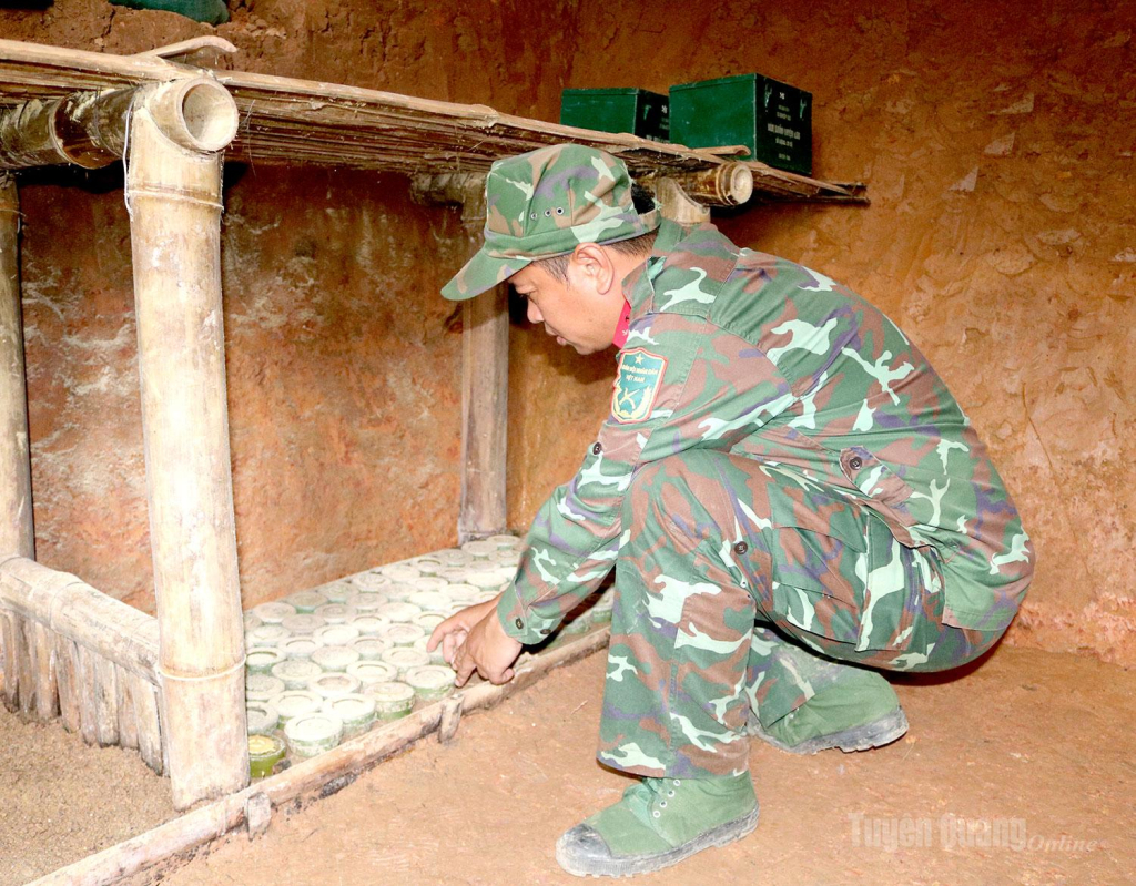 Bom mìn, vật nổ sau khi thu gom được vận chuyển về khu vực bảo quản an toàn.