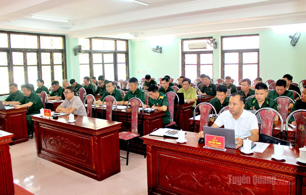 Đông đảo đại biểu tham dự hội nghị.