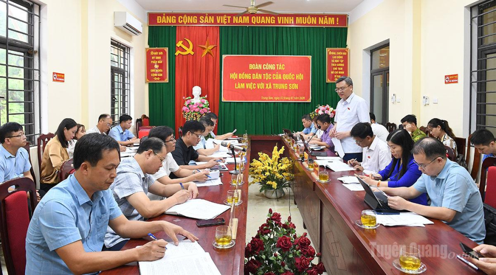 Đoàn công tác Hội đồng Dân tộc của Quốc hội làm việc tại xã Trung Sơn.