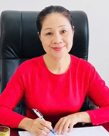 Đồng chí Vũ Thị Bé, nguyên Ủy viên BCH Đảng bộ tỉnh, nguyên Tổng Biên tập Báo Tuyên Quang, nguyên Chủ tịch Hội Nhà báo tỉnh