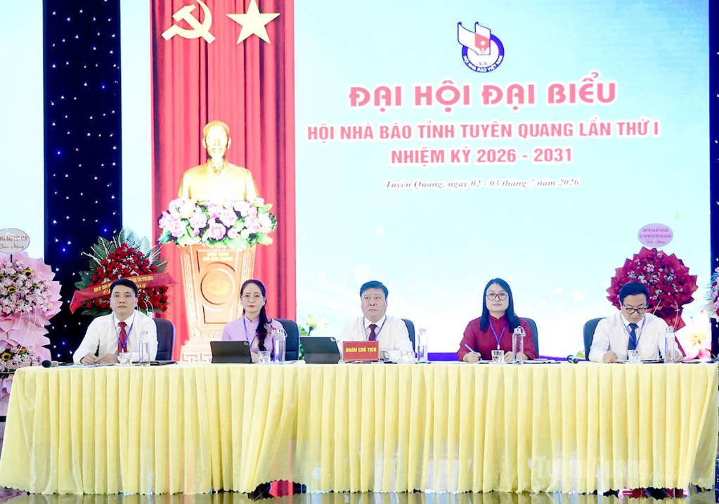 Đoàn chủ tịch điều hành Đại hội.