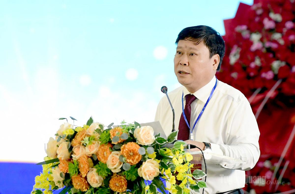 Đồng chí Mai Đức Thông, Ủy viên BCH Đảng bộ tỉnh, Giám đốc Báo và phát thanh, truyền hình Tuyên Quang, Chủ tịch Hội Nhà báo tỉnh phát biểu tại Đại hội.