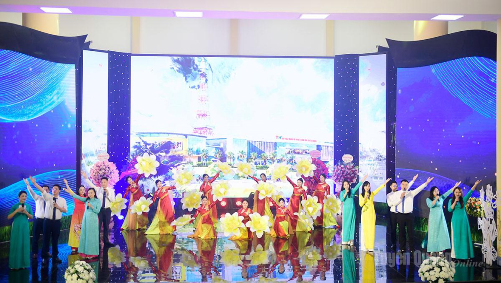 Tiết mục văn nghệ chào mừng Đại hội.