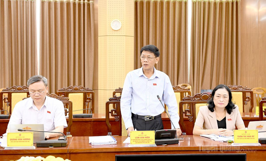 Đồng chí Lâm Văn Mẫn, Ủy viên Ban Chấp hành Trung ương Đảng, Ủy viên Ủy ban Thường vụ Quốc hội, Chủ tịch Hội đồng Dân tộc phát biểu tại buổi làm việc.