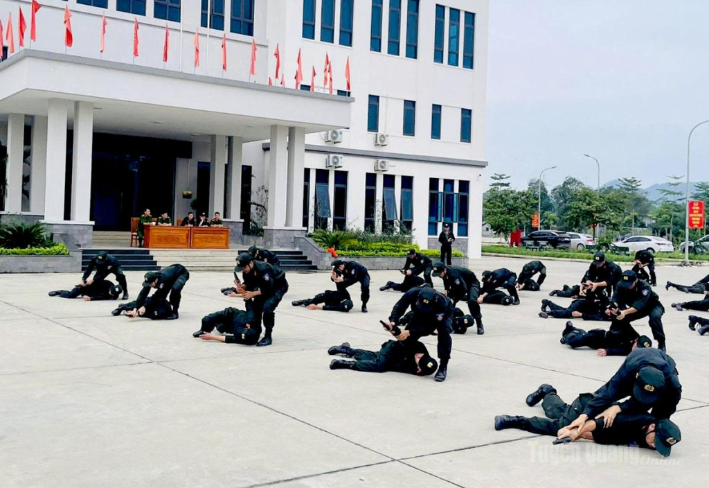 Một buổi huấn luyện của chiến sĩ Phòng Cảnh sát cơ động.