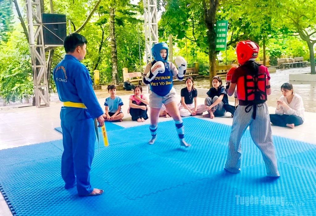Vận động viên  Câu lạc bộ Vovinam  xã Đồng Văn luyện tập trước giải đấu.