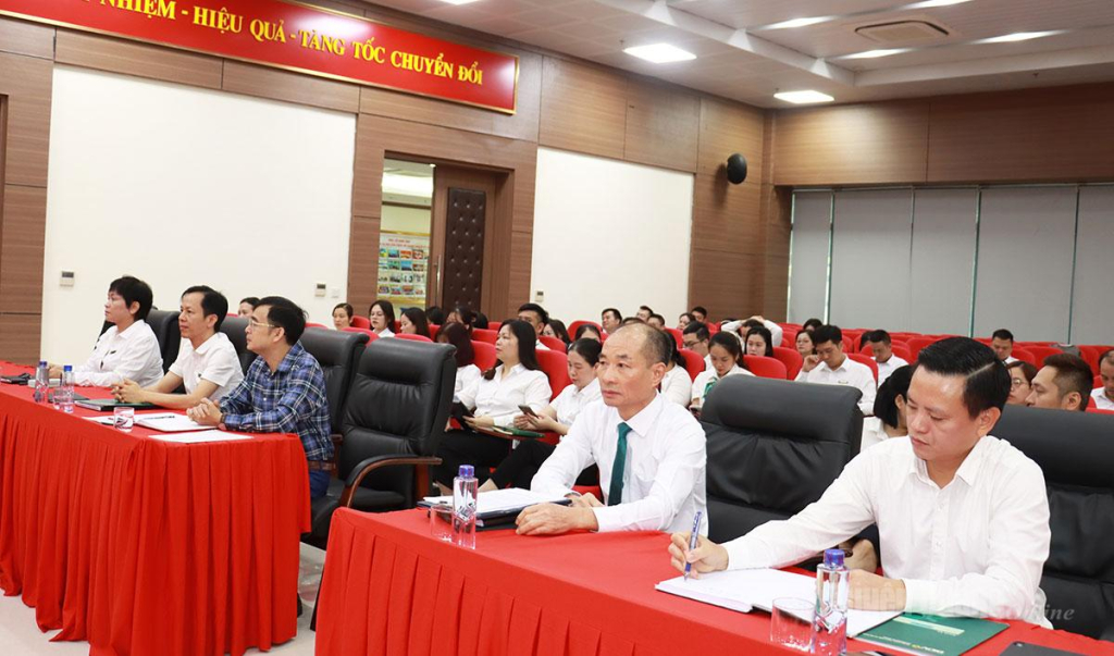 Các đại biểu dự hội nghị.